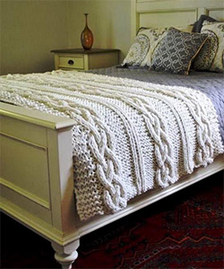 Красивая кровать - украшение спальной комнаты